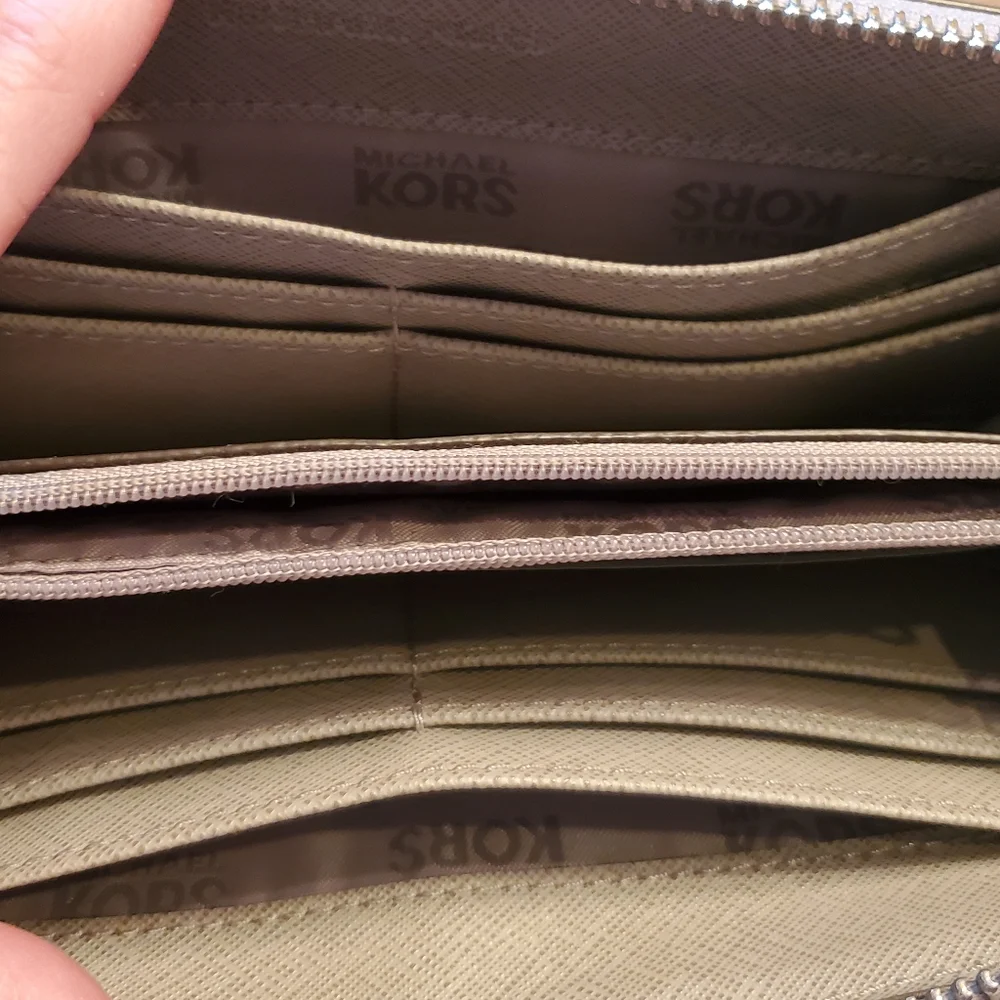 Michael Kors Grey Leather Jet Set Travel Continental Wallet